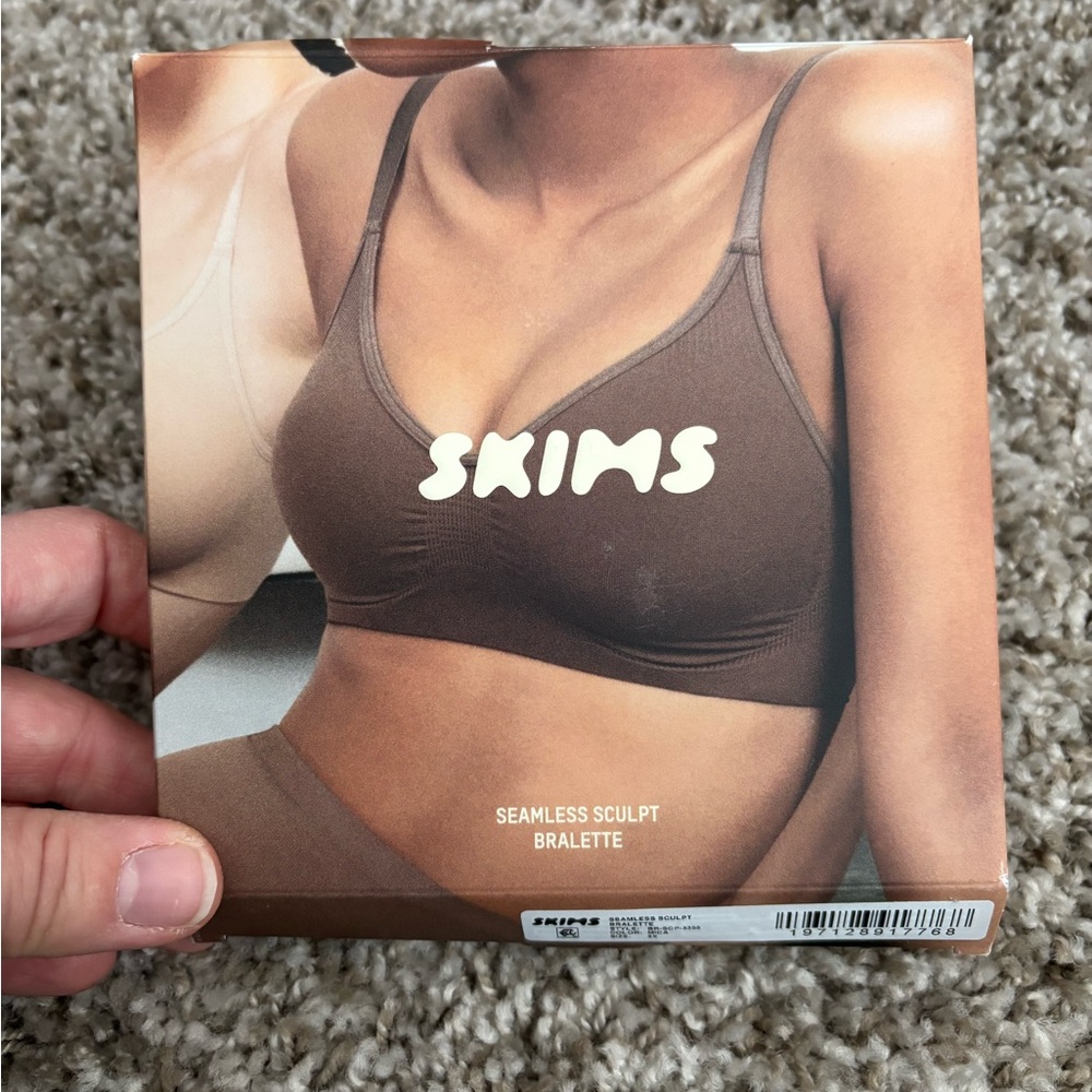 SKIMS 3X Seamless Sculpt Bralette in Mica (beige)